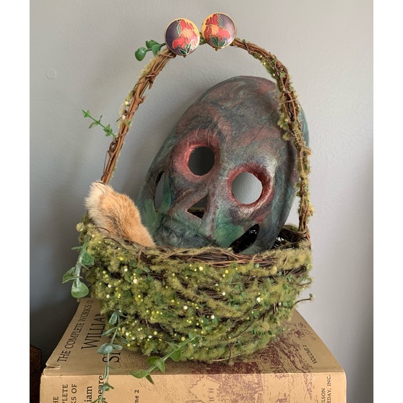 vintage metal & floral ear clips - Picture 2 of 8